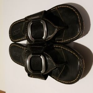 Born Sandals/Flip Flops Dark Brown Women's Size 7 / 38 Large Buckle Front
